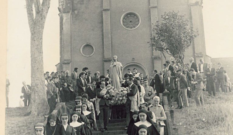 Transladação da Estátua de Nossa Senhora Imaculada Conceição para a Nova Paróquia. 1968.